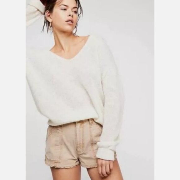 Free People Pants - NEW FREE PEOPLE GET FAR OUT CUTOFF SHORTS SANDY KHAKI SIZE 4